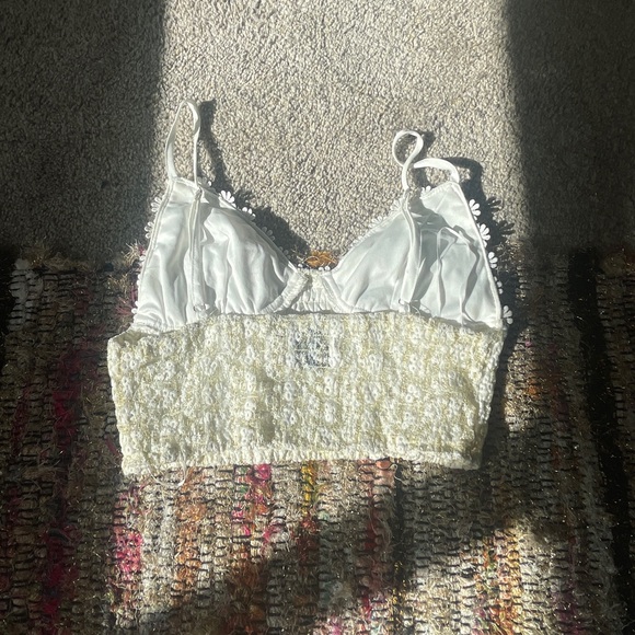 Princess Polly white and gold scrunch tank - Picture 3 of 4